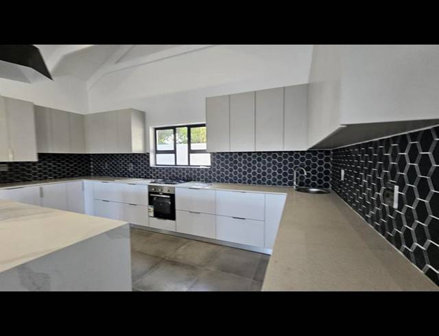 4 BEDROOM HOUSE FOR SALE IN SHELLEY POINT